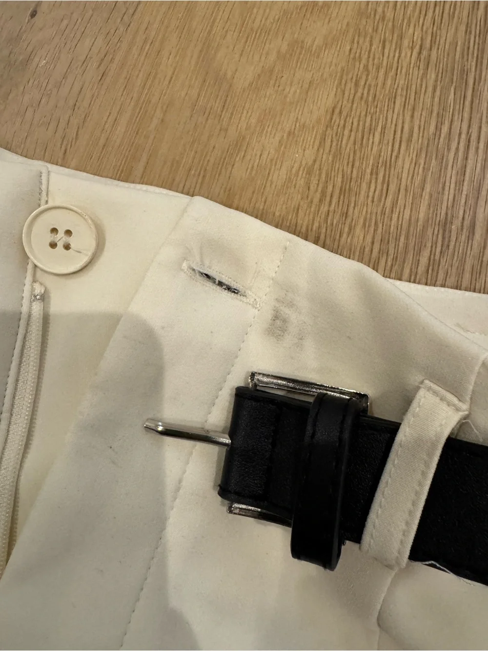 High-Waist Cream Women's Shorts with Black Belt